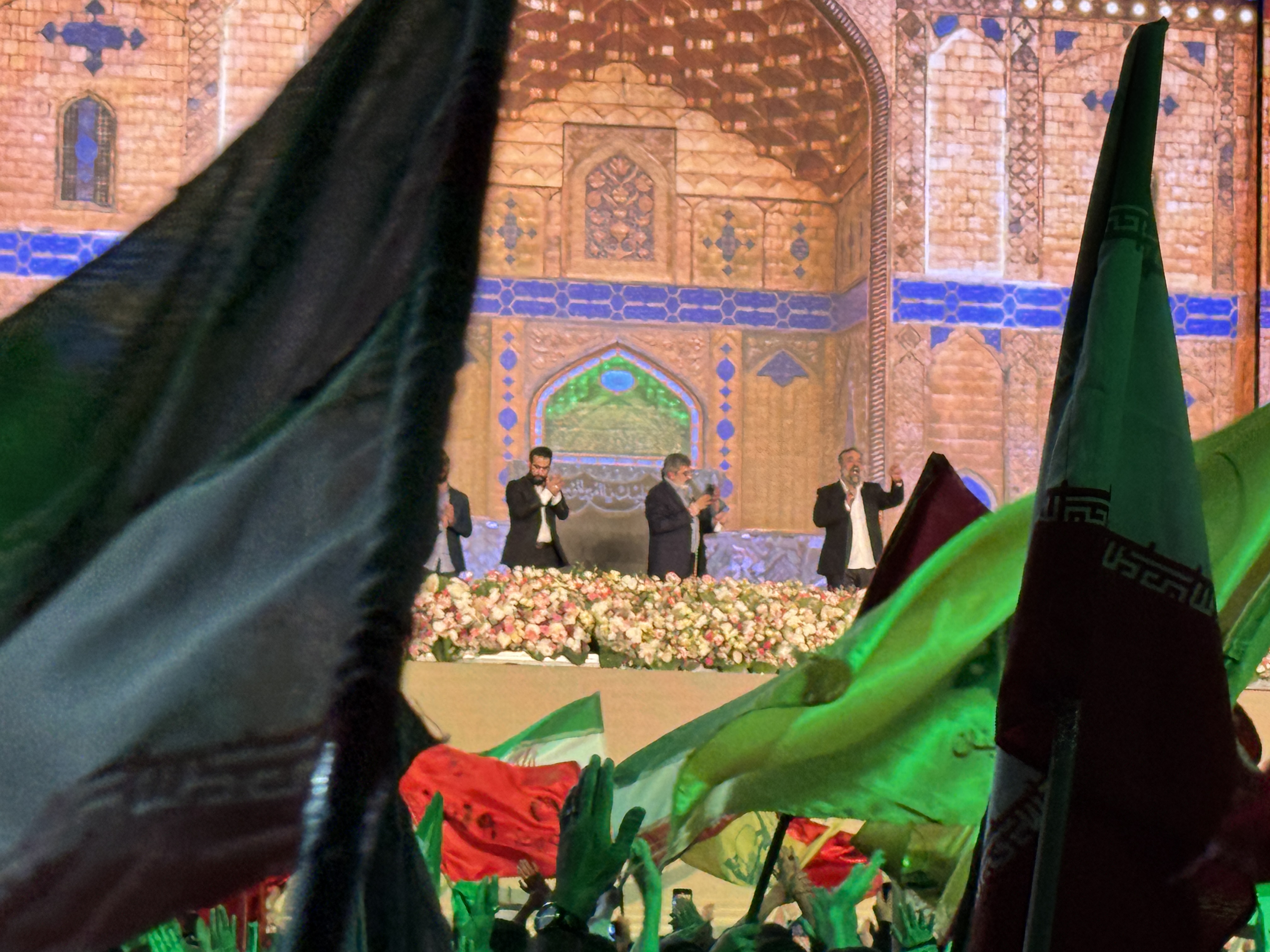 میدان انقلاب ساعت ۲۲:۳۲
