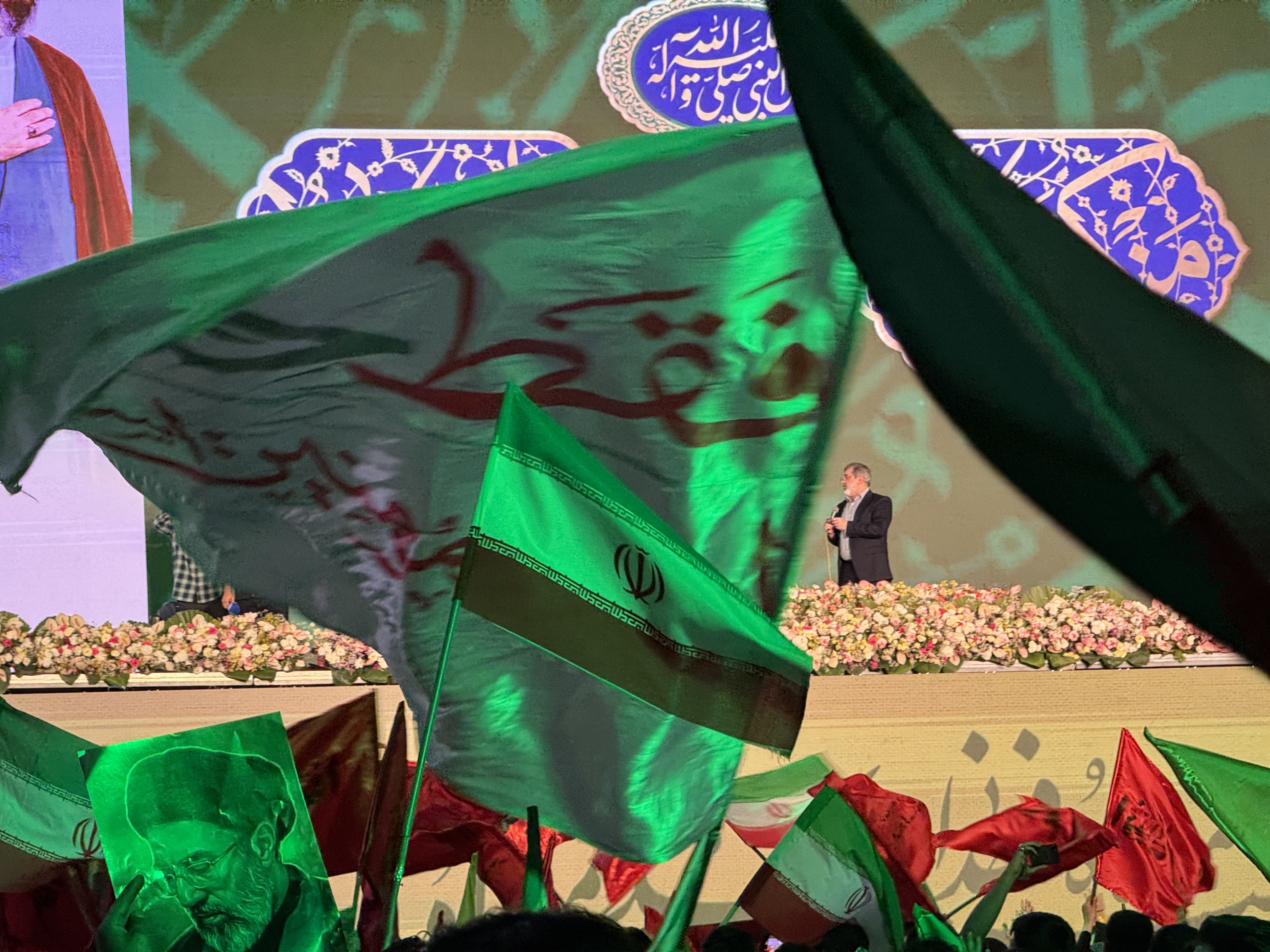 میدان انقلاب ساعت ۲۲:۳۲